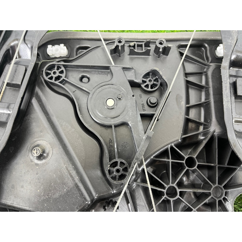 Механизм стеклоподъемника с мотором (кузов и элементы) Volkswagen Touareg NF 2011 3.6 7P6839461A