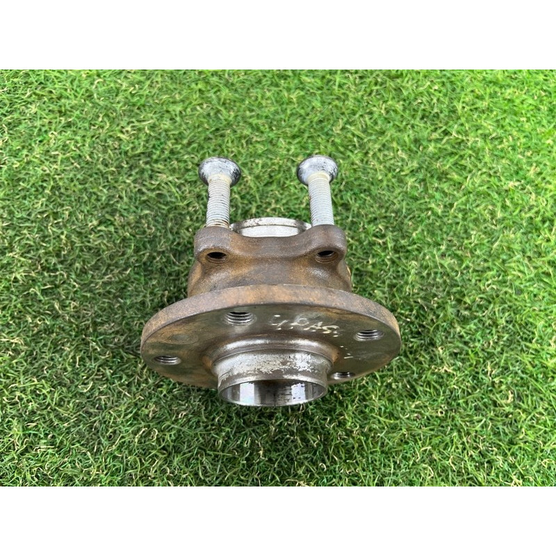 Ступица (подвеска) Volkswagen Passat B7 2016 1.8 5K0498621