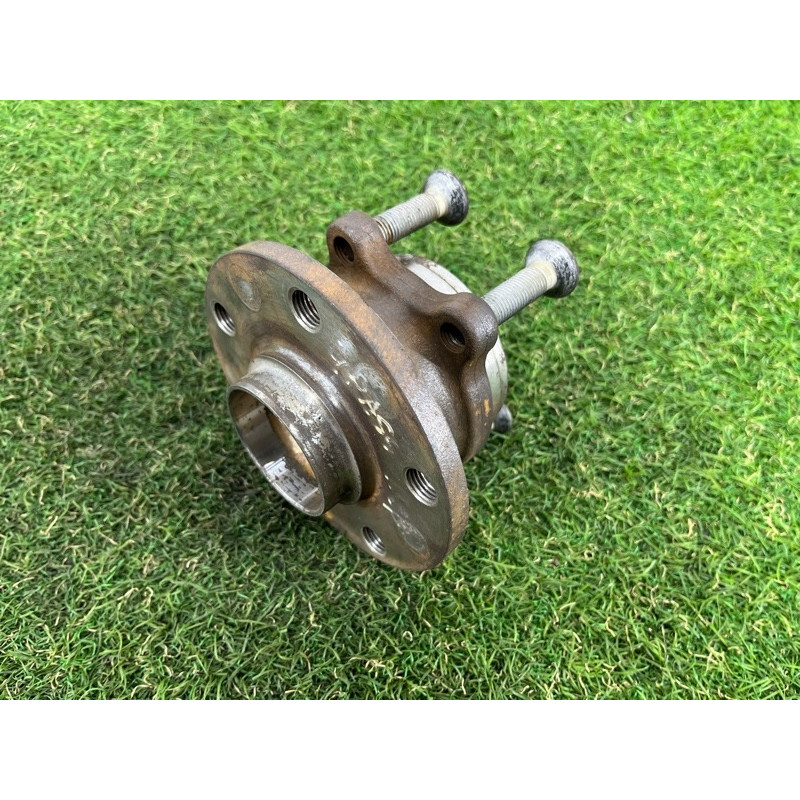 Ступица (подвеска) Volkswagen Passat B7 2016 1.8 5K0498621