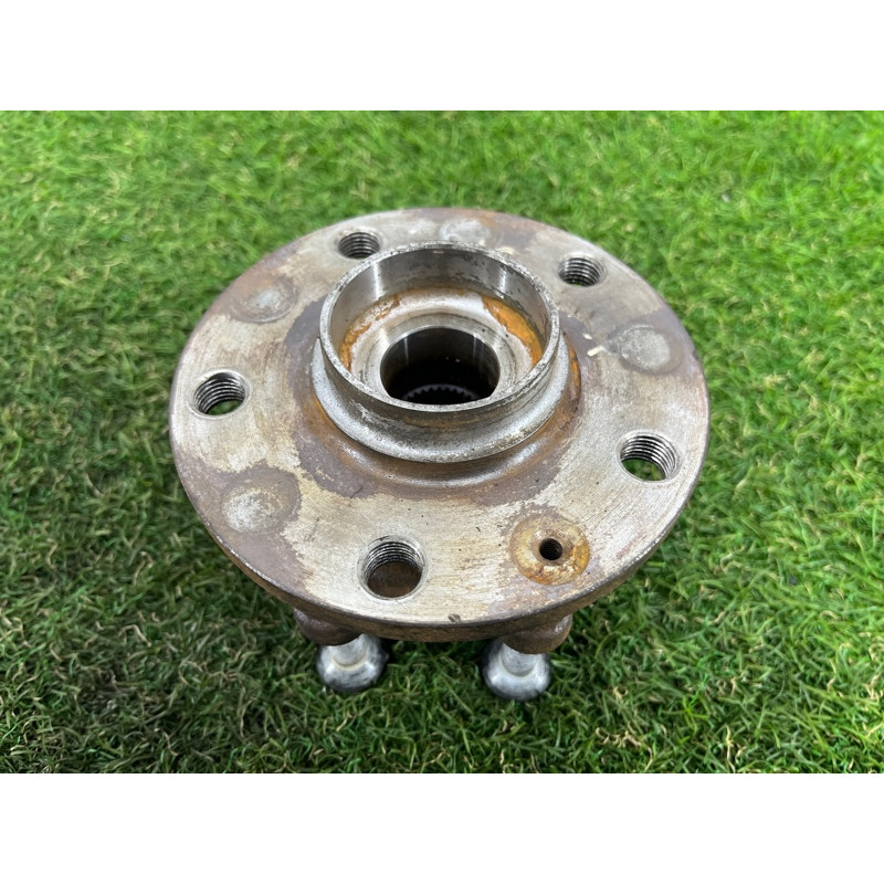 Ступица (подвеска) Volkswagen Passat B7 2016 1.8 5K0498621