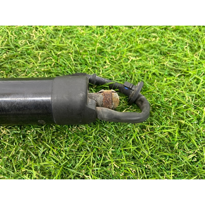 Привод двери багажника (электрика) Volkswagen Touareg NF 2012 3.6 7P6827851FIIT