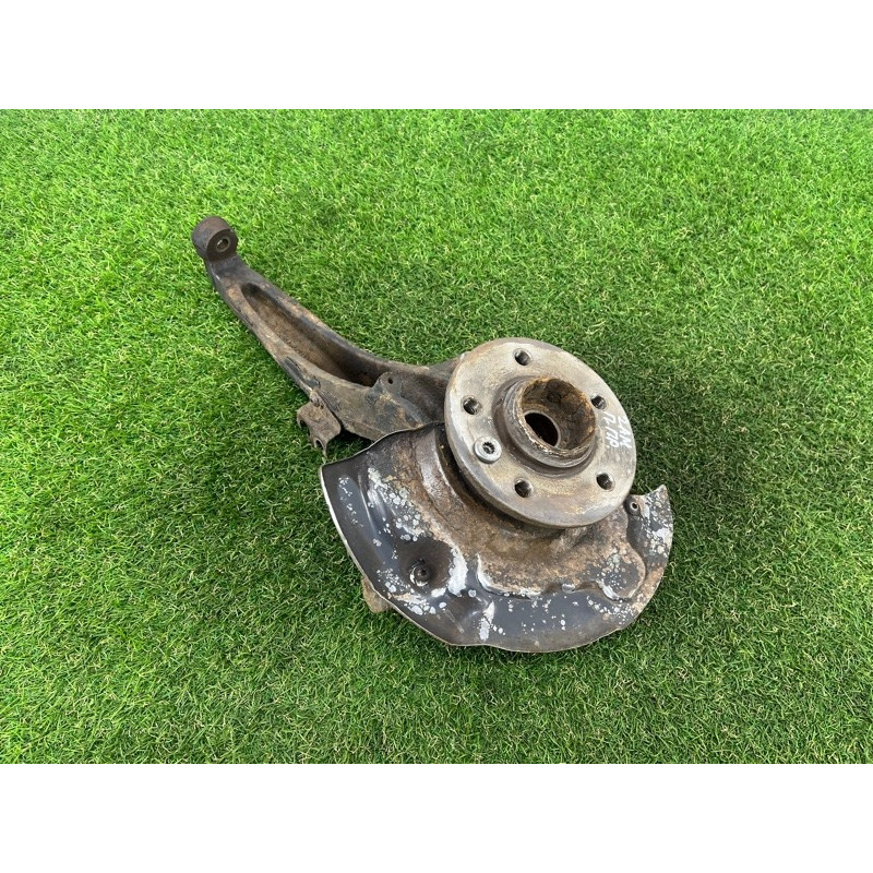 Поворотный кулак (подвеска) Volkswagen Amarok 2H 2012 2.0 tdi 2H0407258D