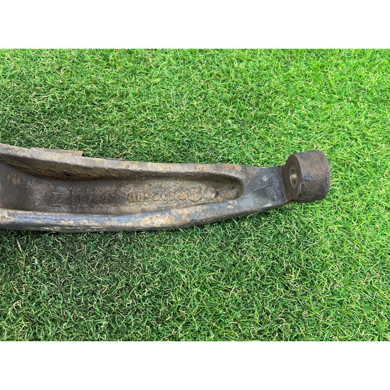 Поворотный кулак (подвеска) Volkswagen Amarok 2H 2012 2.0 tdi 2H0407258D