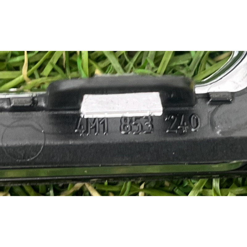 Декоративная накладка торпедо (салон) AUDI Q7 4M 2018 3.0 TFSi 4M1853240A1LQ