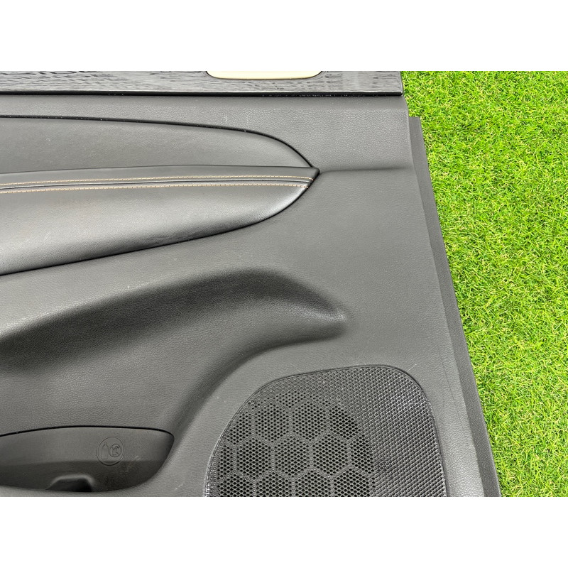 Дверная карта (салон) Jeep Grand Cherokee WK2 2016 3.6 5YU211X9AA