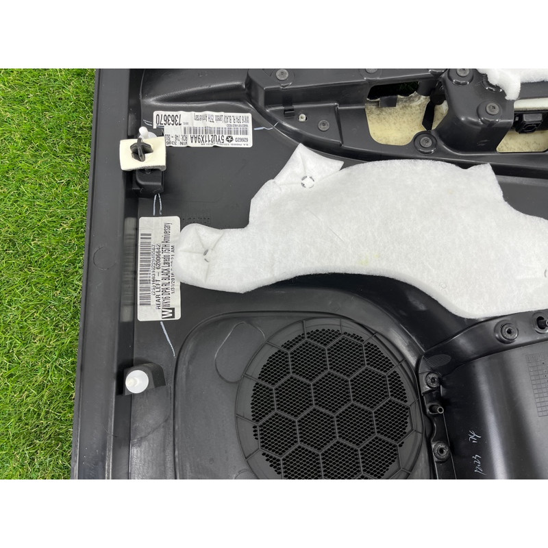 Дверная карта (салон) Jeep Grand Cherokee WK2 2016 3.6 5YU211X9AA