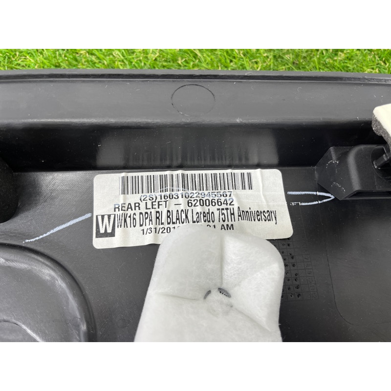 Дверная карта (салон) Jeep Grand Cherokee WK2 2016 3.6 5YU211X9AA