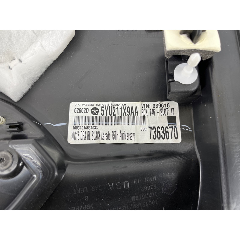 Дверная карта (салон) Jeep Grand Cherokee WK2 2016 3.6 5YU211X9AA