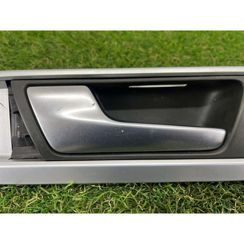 Ручка дверей внутрішня (салон) Volkswagen Touareg NF 2012 3.6 7P6867101SOUM