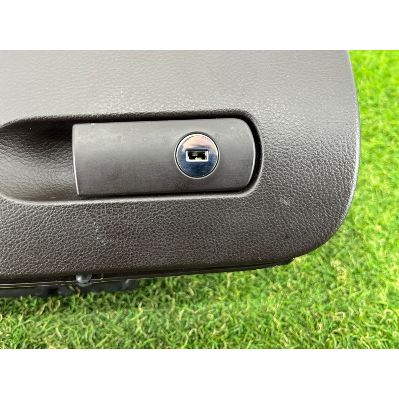 Бардачок (салон) Volkswagen Touareg NF 2012 3.0 7P1857114G4A1