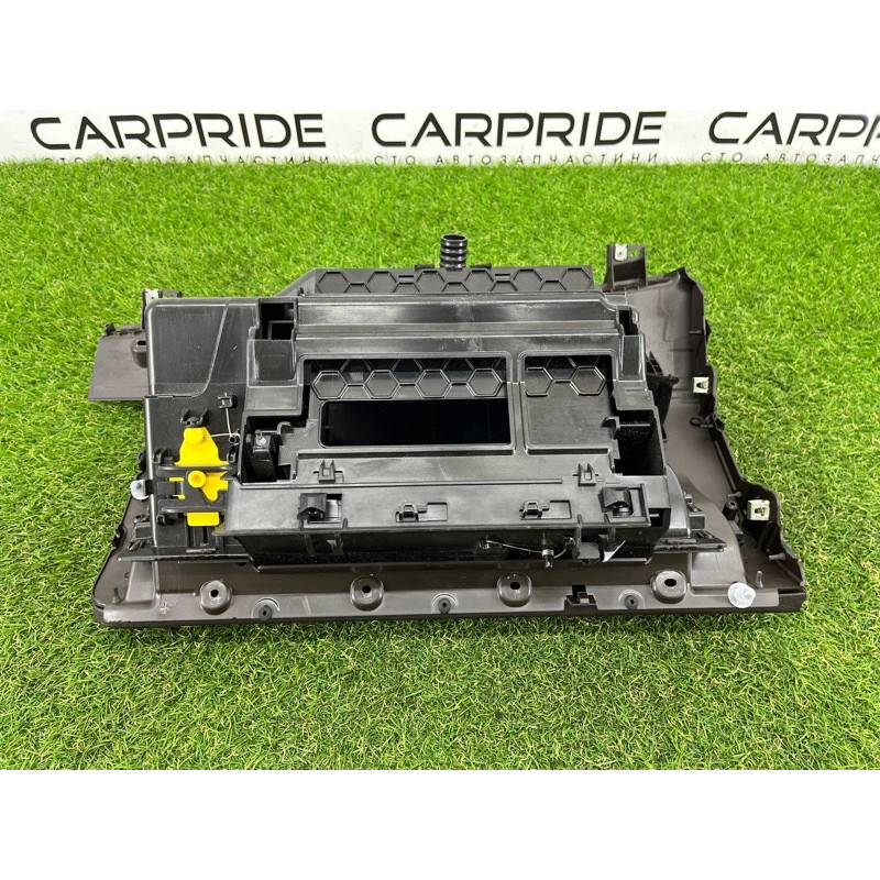 Бардачок (салон) Volkswagen Touareg NF 2012 3.0 7P1857114G4A1