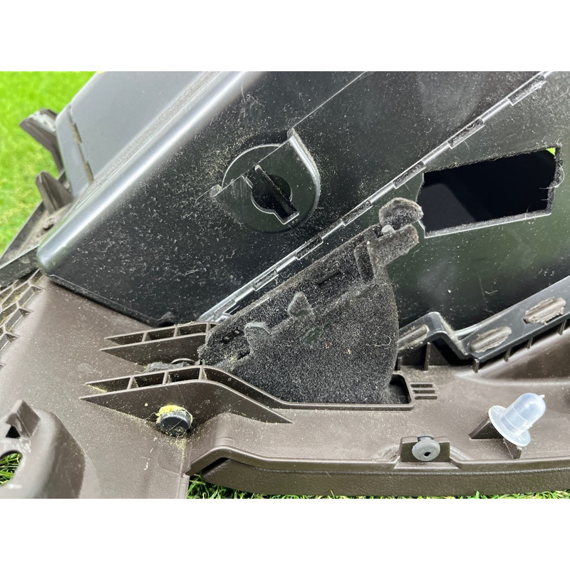 Бардачок (салон) Volkswagen Touareg NF 2012 3.0 7P1857114G4A1