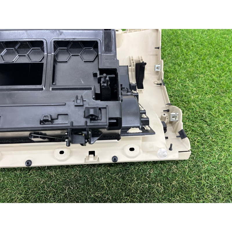 Бардачок (салон) Volkswagen Touareg NF 2011 3.6 7P1857122H67