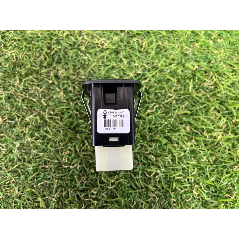 Кнопка стеклоподъемника (электрика / кнопки) Jeep Grand Cherokee WK2 2017 3.6 68085690AC