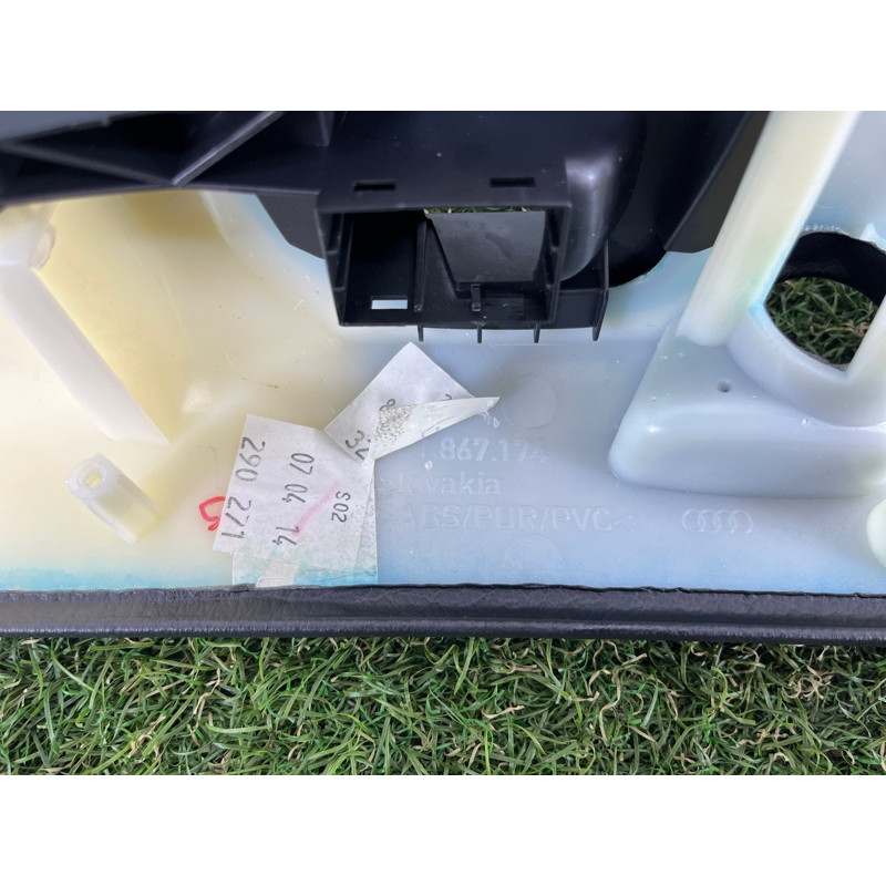 Обшивка ручки подлокотника (салон) AUDI Q7 4L 2014 3.0 TFSi CTWB 4L186717424A