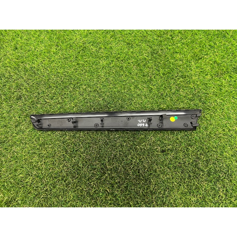 Декоративна накладка карти дверей (салон) Volkswagen Passat B7 2016 1.8 561867410DLEX