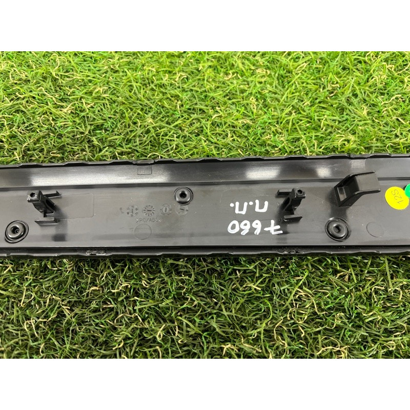 Декоративна накладка карти дверей (салон) Volkswagen Passat B7 2016 1.8 561867410DLEX