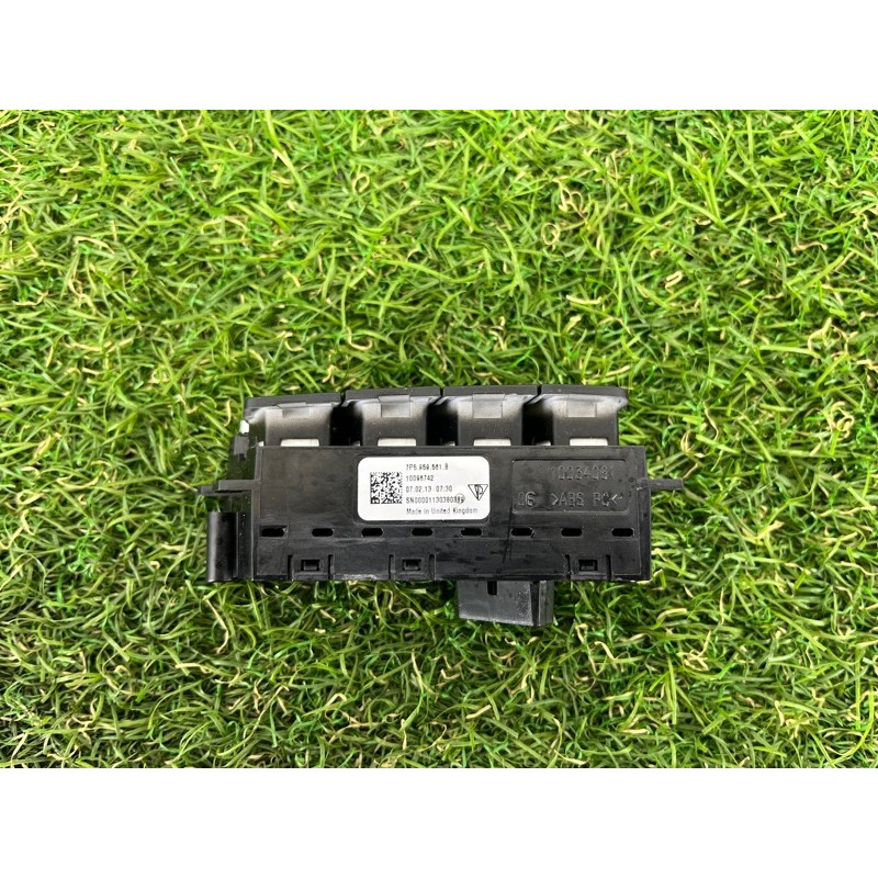 Кнопка памяти сидения (электрика / кнопки) PORSCHE CAYENNE 958 2013 3.6 95861310305