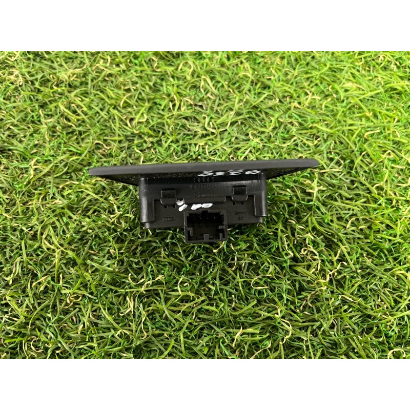 Кнопка открывания крышки багажника (электрика / кнопки) AUDI Q7 4L 2014 3.0 TFSi CTWB 4L19598315PR