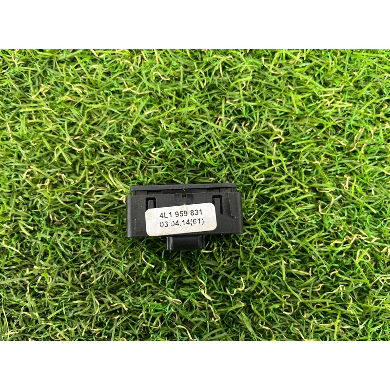 Кнопка открывания крышки багажника (электрика / кнопки) AUDI Q7 4L 2014 3.0 TFSi CTWB 4L19598315PR