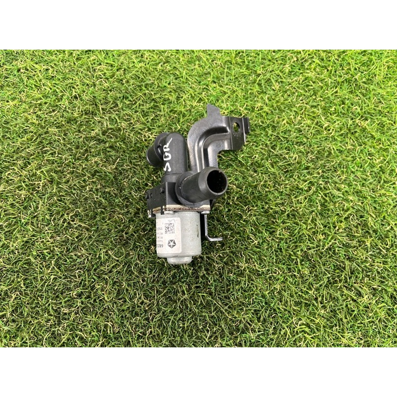 Клапан системы охлаждения (электрика / кнопки) Jeep Grand Cherokee WK2 2017 3.6 68252075AB