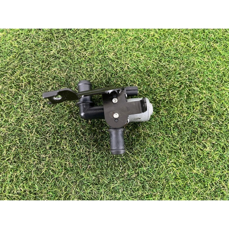 Клапан системы охлаждения (электрика / кнопки) Jeep Grand Cherokee WK2 2017 3.6 68252075AB