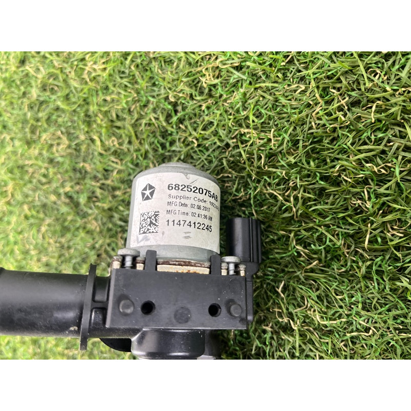 Клапан системы охлаждения (электрика / кнопки) Jeep Grand Cherokee WK2 2017 3.6 68252075AB