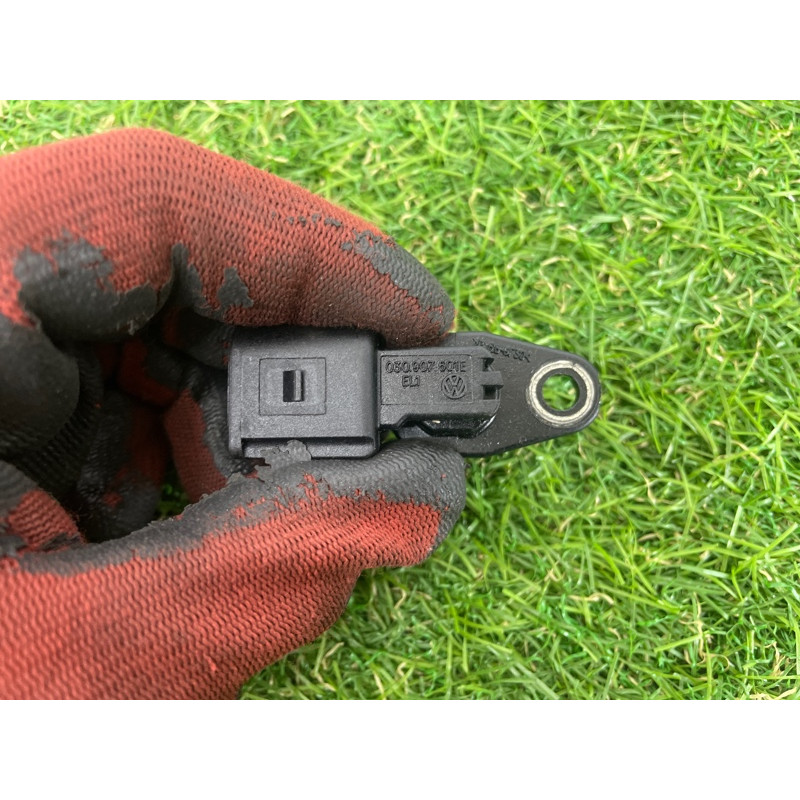 Датчик положения распредвала (электрика двигателя) Volkswagen Touareg NF 2012 3.6 030907601E