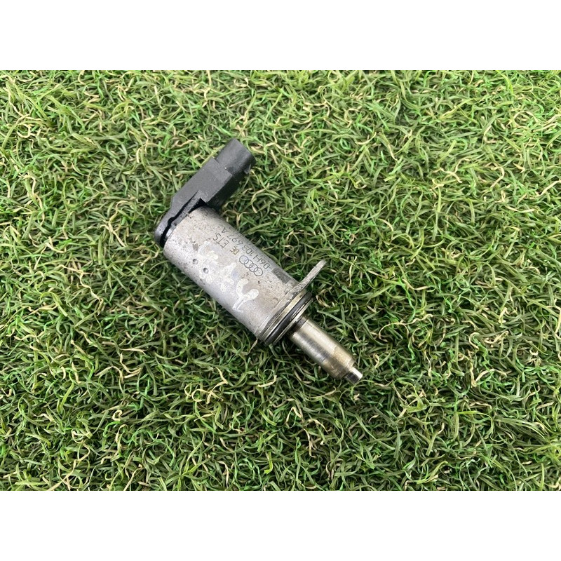 Клапан фазорегулятора (электрика двигателя) AUDI A4 B8 2012 2.0 TFSI 06H103697A