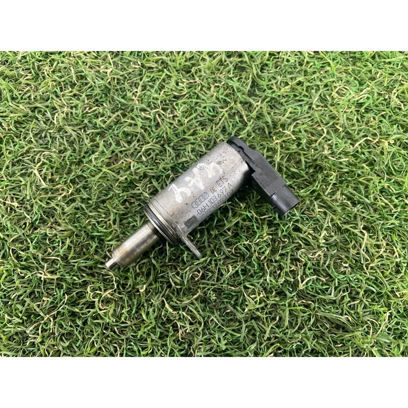 Клапан фазорегулятора (электрика двигателя) AUDI A4 B8 2012 2.0 TFSI 06H103697A