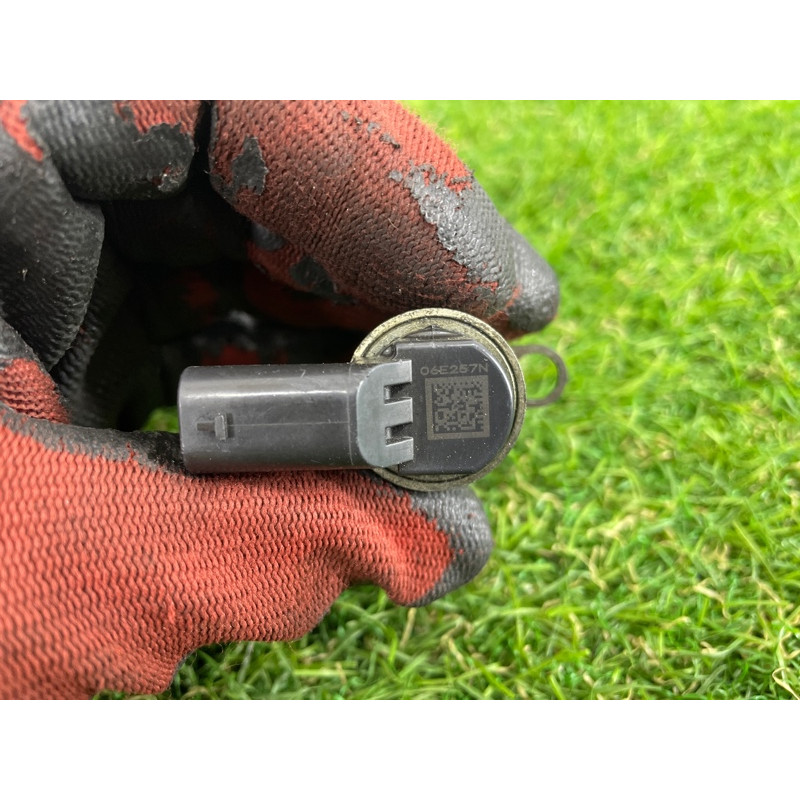 Клапан фазорегулятора (электрика двигателя) AUDI A7 4G 2013 3.0 CGXB 06E109257N