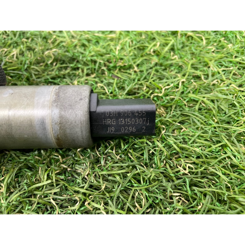 Клапан фазорегулятора (электрика двигателя) Volkswagen Touareg NF 2011 3.6 03H906455