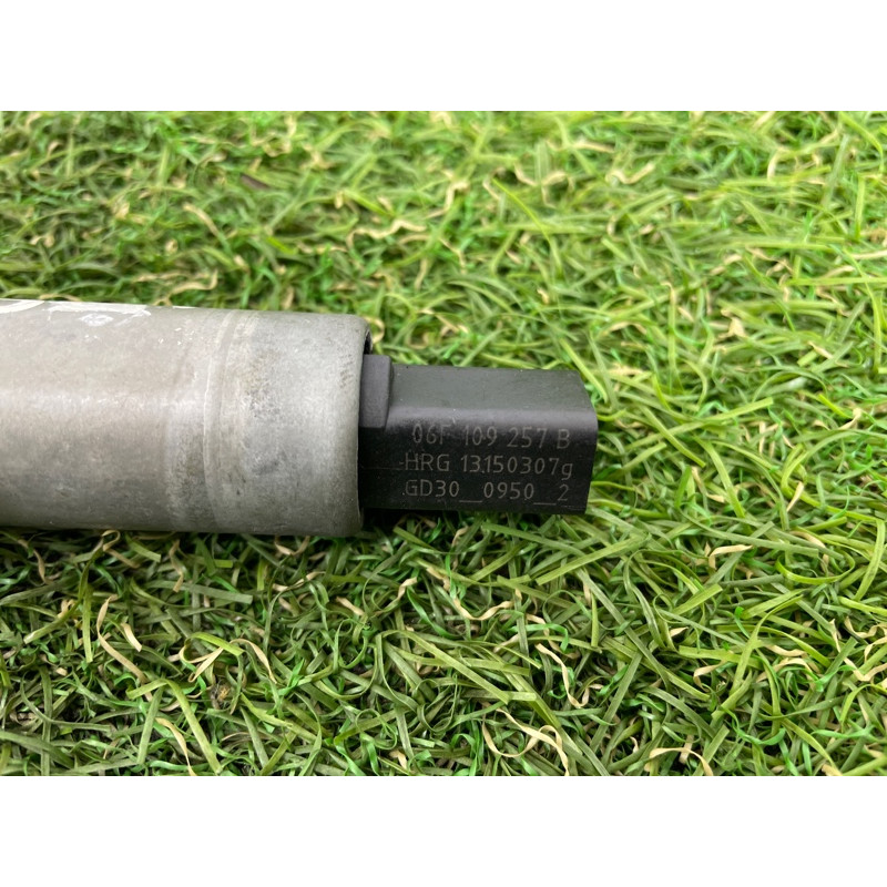 Клапан фазорегулятора (электрика двигателя) AUDI Q7 4L 2007 3.6 06F109257B