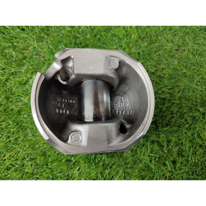 Поршень (двигатель и элементы) Volkswagen Amarok 2H 2012 2.0 03L107065N001