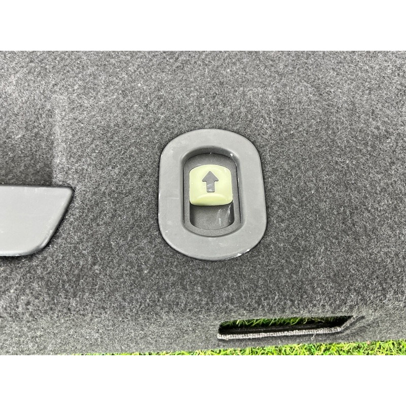 Обшивка крышки багажника (салон) AUDI A3 8V 2018 2.0 CZRA 8V5867975HCA9