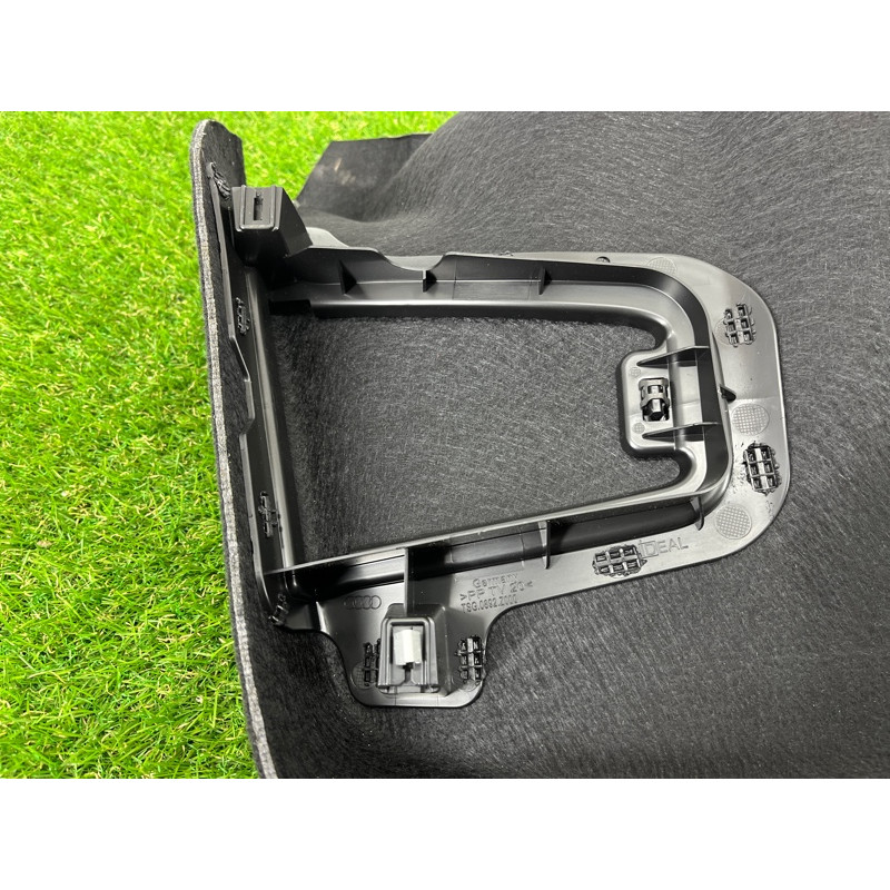 Обшивка крышки багажника (салон) AUDI A3 8V 2018 2.0 CZRA 8V5867975HCA9