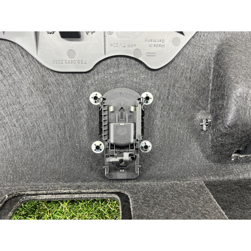 Обшивка крышки багажника (салон) AUDI A3 8V 2018 2.0 CZRA 8V5867975HCA9