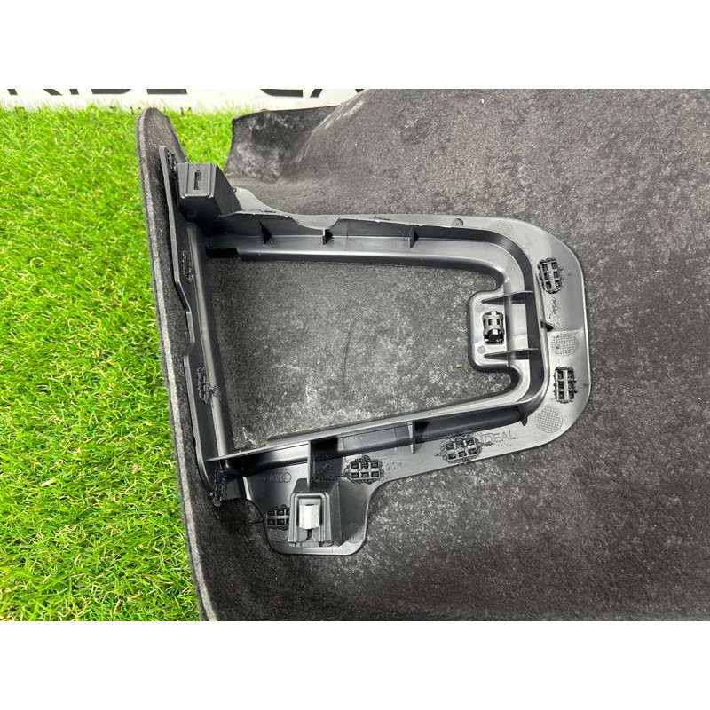 Обшивка крышки багажника (салон) AUDI A3 8V 2015 1.8 8V5867975CCA9
