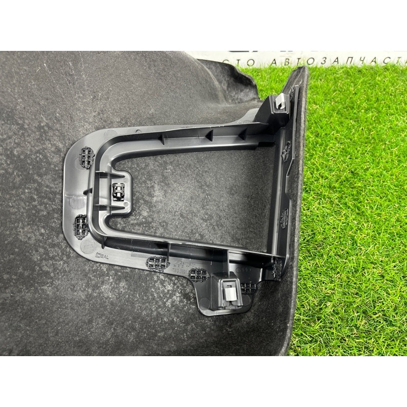 Обшивка крышки багажника (салон) AUDI A3 8V 2015 1.8 8V5867975CCA9