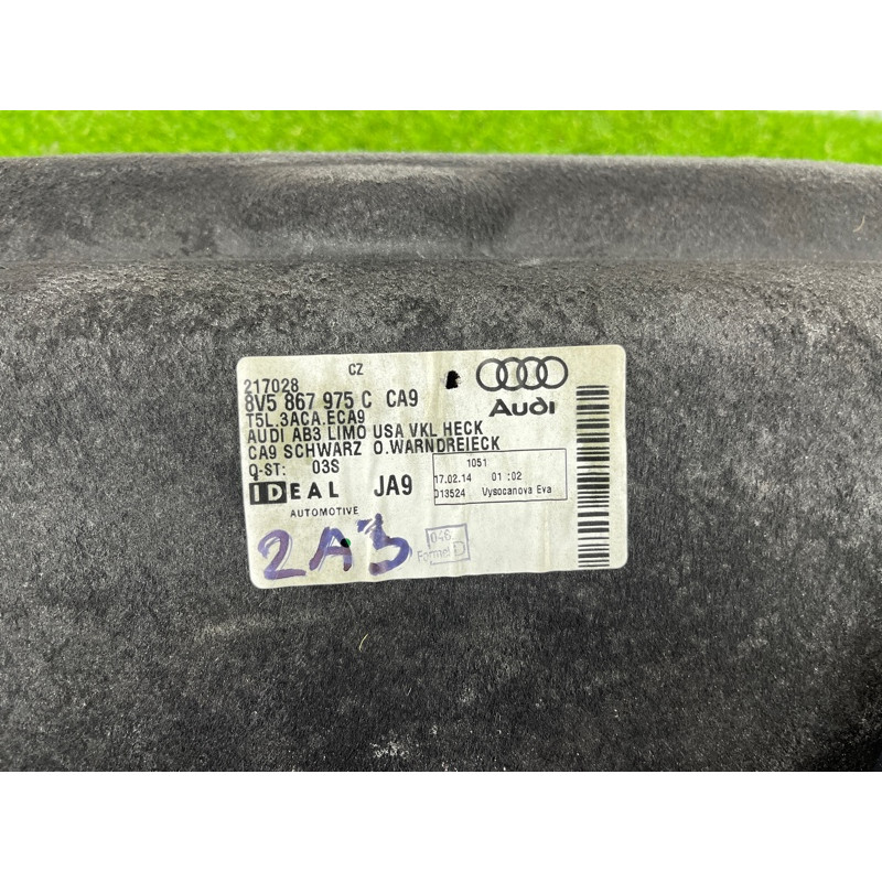 Обшивка крышки багажника (салон) AUDI A3 8V 2015 1.8 8V5867975CCA9