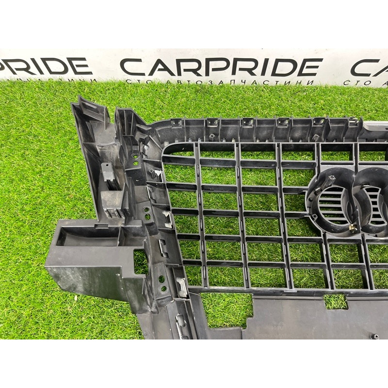 Решетка радиатора (наружные элементы кузова) AUDI Q5 8R 2012 3.2 CALB 8R0853651PT94