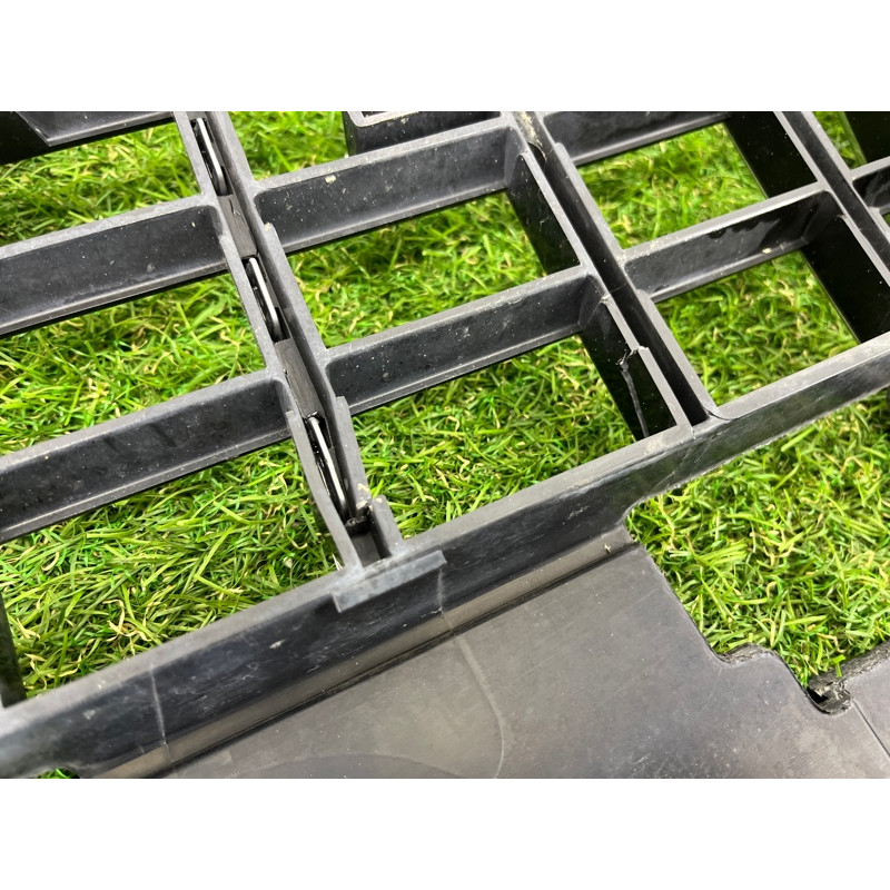 Решетка радиатора (наружные элементы кузова) AUDI Q5 8R 2012 3.2 CALB 8R0853651PT94