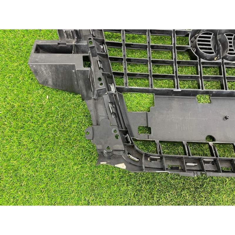 Решетка радиатора (наружные элементы кузова) AUDI Q5 8R 2012 3.2 CALB 8R0853651PT94