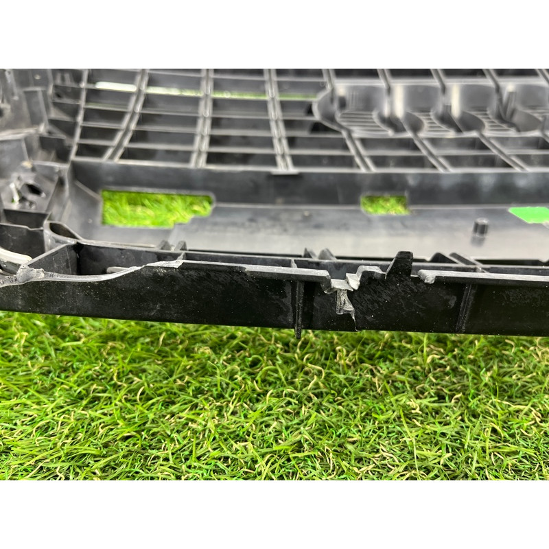 Решетка радиатора (наружные элементы кузова) AUDI Q5 8R 2012 3.2 CALB 8R0853651PT94