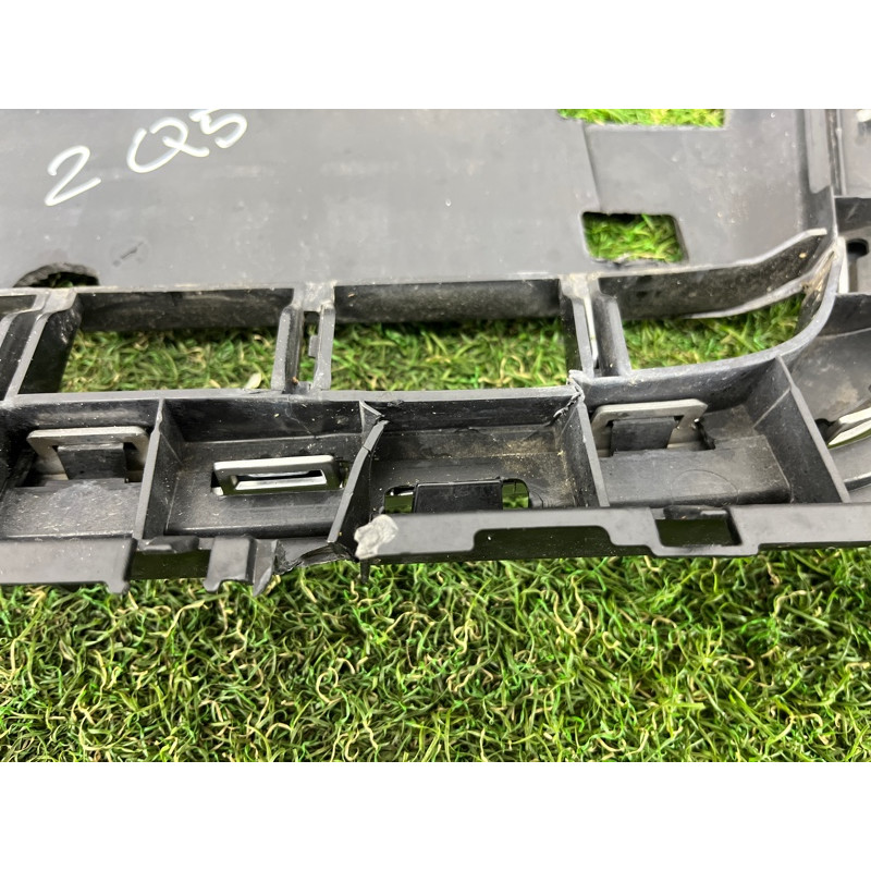 Решетка радиатора (наружные элементы кузова) AUDI Q5 8R 2012 3.2 CALB 8R0853651PT94