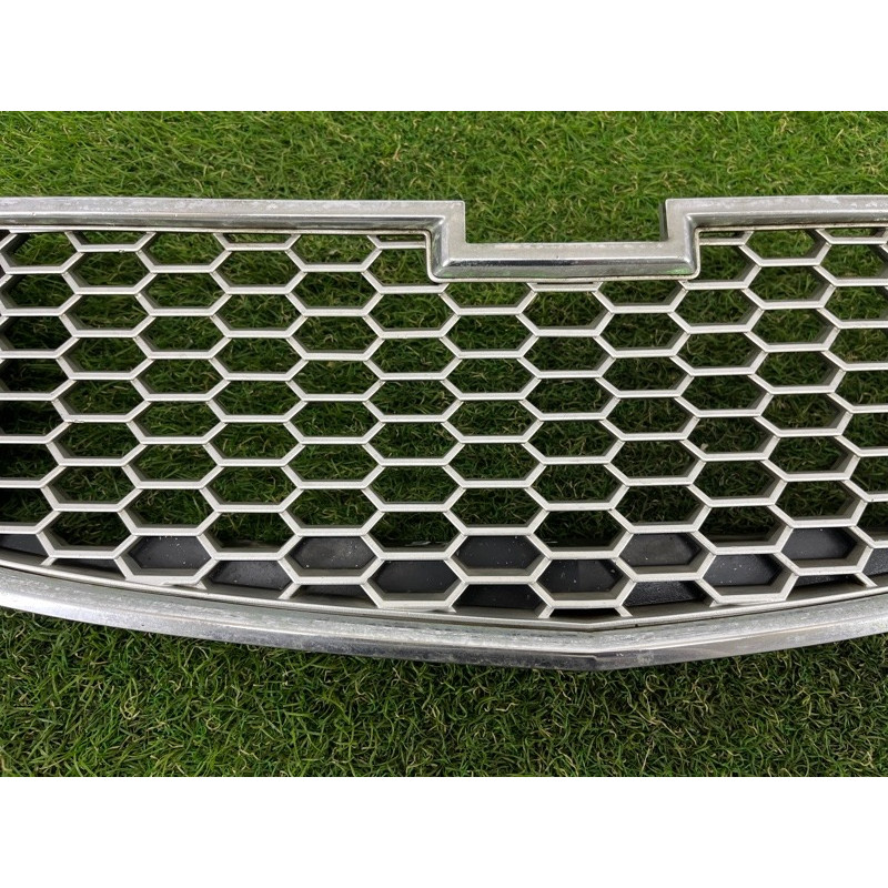 Решетка радиатора (наружные элементы кузова) CHEVROLET Cruze J300 2011 1.4 95225614