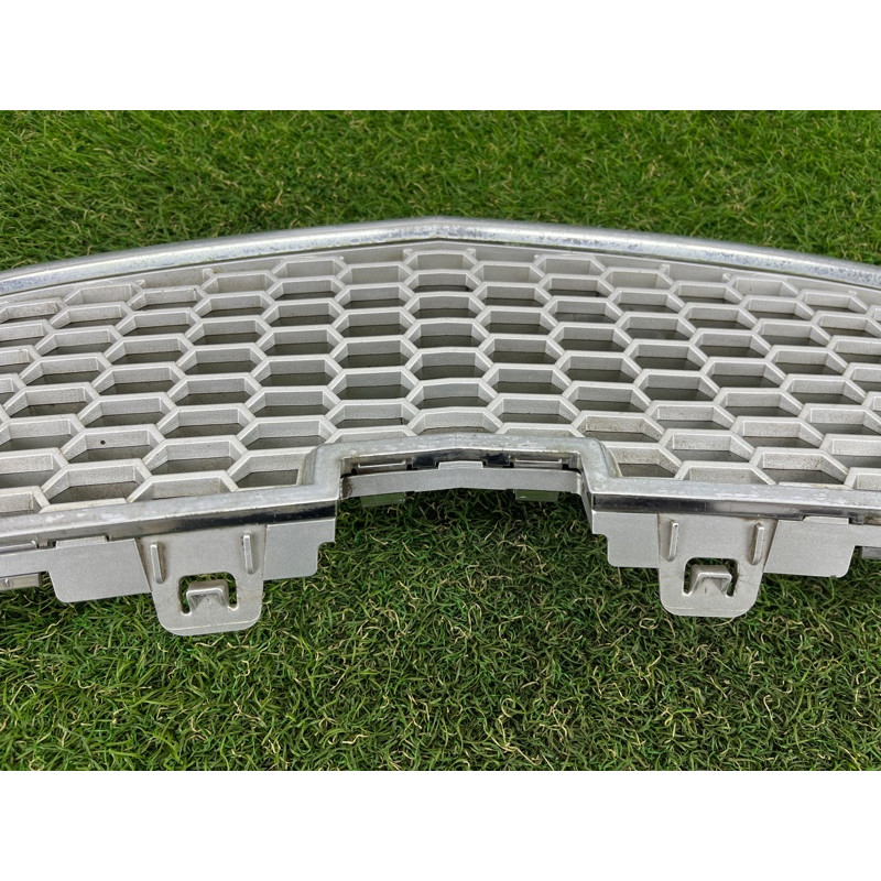 Решетка радиатора (наружные элементы кузова) CHEVROLET Cruze J300 2011 1.4 95225614