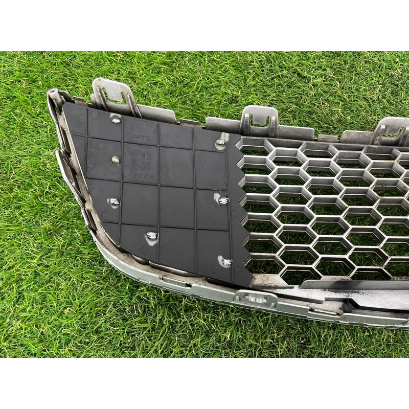 Решетка радиатора (наружные элементы кузова) CHEVROLET Cruze J300 2011 1.4 95225614