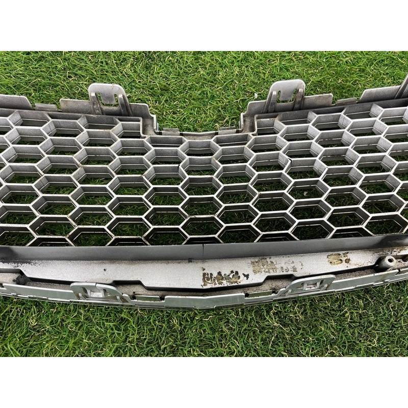 Решетка радиатора (наружные элементы кузова) CHEVROLET Cruze J300 2011 1.4 95225614