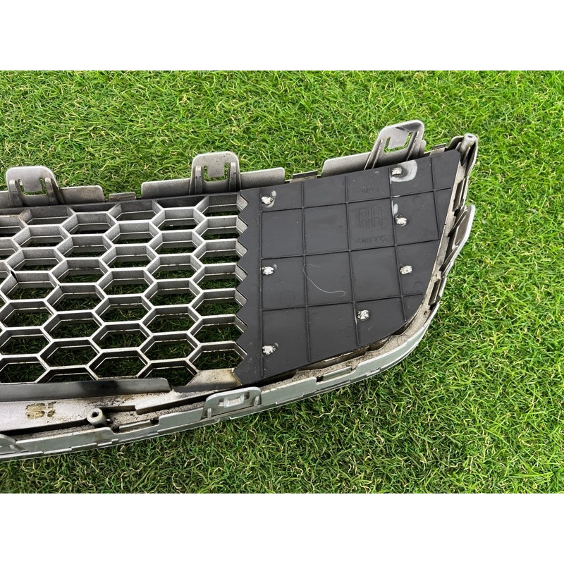 Решетка радиатора (наружные элементы кузова) CHEVROLET Cruze J300 2011 1.4 95225614